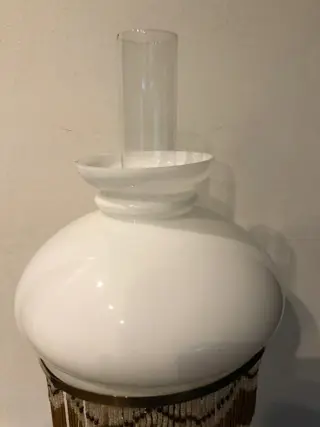 (87 cm !) Imposante grote olielamp met melkwitte kap - Glas, Hout, Messing