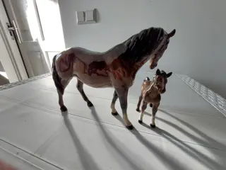 Beswick - merrie met veulen (2) - Porselein