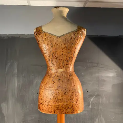 Naaister Etalagepop jaren 30 - Hout, Papier-maché