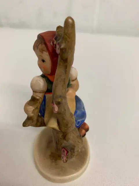 M.I. Hummel - Goebel - Beeld(je), nr. 141 "Apple Tree Girl" - TMK-3 - Porselein