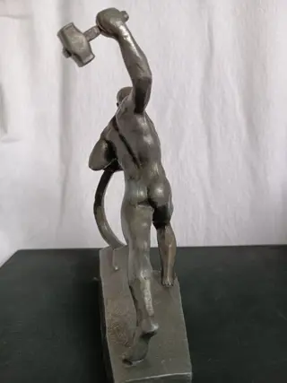 USSR - Beeldje(s) - Realist - IJzer (gegoten/gesmeed)