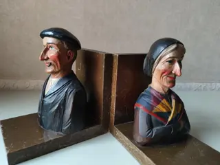 Baskische boekensteunen in gebeeldhouwd hout - Hout