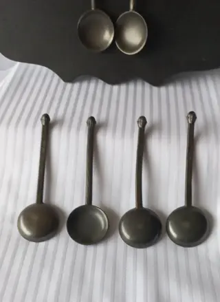 Rack with 6 pewter spoons (1) - tin and wood