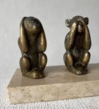 Horen, zien, zwijgen - statue - Marmer, Zamak