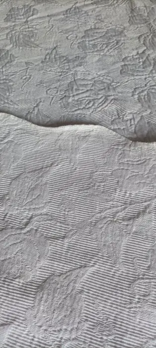 Elegante witte tweepersoons sprei met bloemmotief - 270cm x 200cm - Hars/polyester, Katoen - Tweede helft 20e eeuw