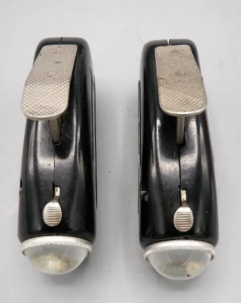 AEG Lichttechnik - knijpkat hand- dynamo (2) - Modern - Bakeliet, IJzer (gegoten), Plastic