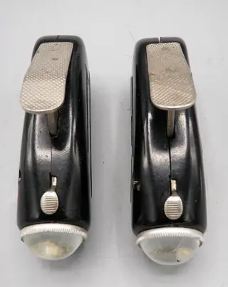 AEG Lichttechnik - knijpkat hand- dynamo (2) - Modern - Bakeliet, IJzer (gegoten), Plastic