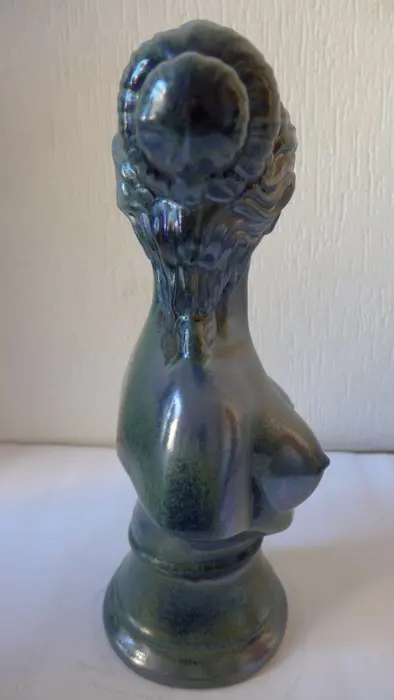 Paul Millet (1870-1950) - Milet Sevres - Buste van een vrouw in geglazuurd aardewerk - Aardewerk