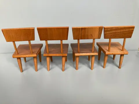 Miniatuur 4 design stoelen en tafel - Kunst en ambachten - Hout