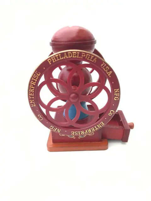 Atlas - verzameling van 7 miniatuur koffiemolens (7) - Hout, IJzer (gegoten/gesmeed), Porselein