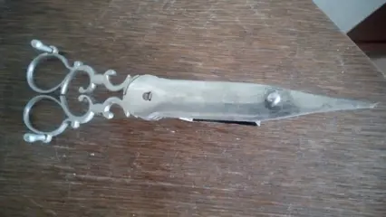 P. Kabel & H. Hammelburg - Hamco - 2 verzilverde kaarskandelaars en een blikken kaarsdover (3) - verzilverd en tin