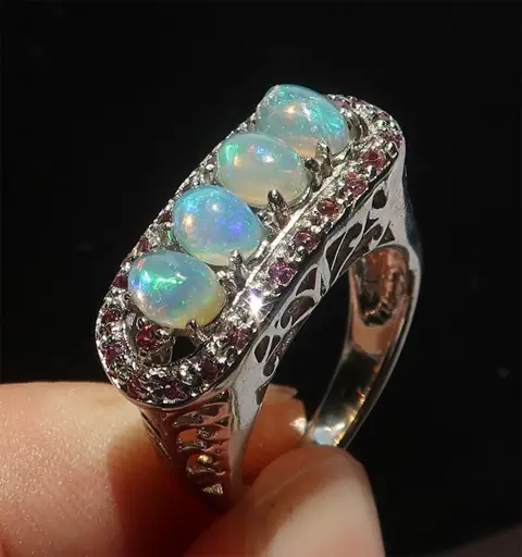 Majestueuze sierlijke hoogwaardigheidsbekleder's ring van geloof - .925 zilver, Welo opaal, granaat - Vreugde, helderheid en intuïtie