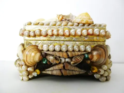 Handvervaardigd - Een vide poche schelp met een schelpen sieradenkistje (2) - Schelp