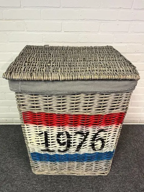 Rotan Opberg Mand '1976 " met Klep Deksel - Rotan & Linnen