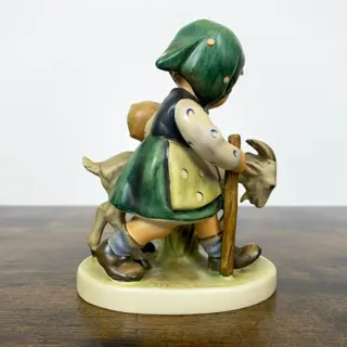 Hummel # 334 - Naar huis gebonden - TMK5 - Porselein