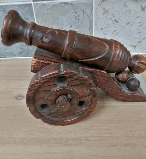 wooden cannon (1) - Hout