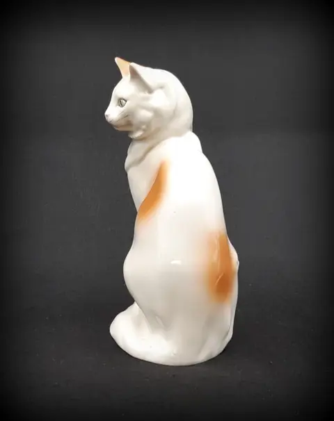 Miklós Veress - Drasche - De kat - Porselein