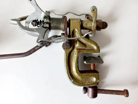 Set of 4 antique kitchen utensils (4) - metal-wood