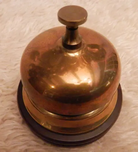 Baliebel, hotelbel - Brons, Hout, Messing