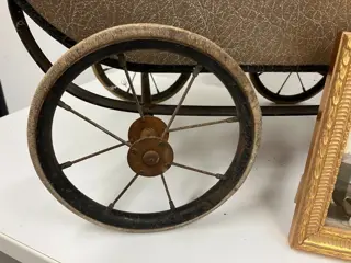 2 zeer oude poppenwagentjes - Hout, IJzer (gegoten/gesmeed), Linnen