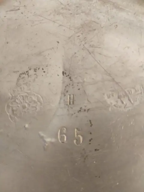 antiek tinnen po/tinnen trechter/2 tinnen kandelaars/tinnen drinkbeker 19e eeuws (5) - Tin