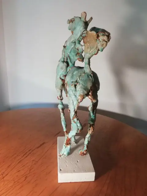 Andrés Gómez - Beeld - Modern - Modellering van ijzer, oxiden en hars