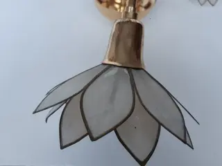 Brass Hollywood Regency chandelier with 3 mother of pearl flowers - Messing