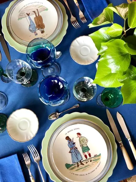 Tafelkleed voor grote tafels, met een elegante nachtblauwe kleur. 2.80 x 1.70 - Canvas. - Eerste helft 20e eeuw