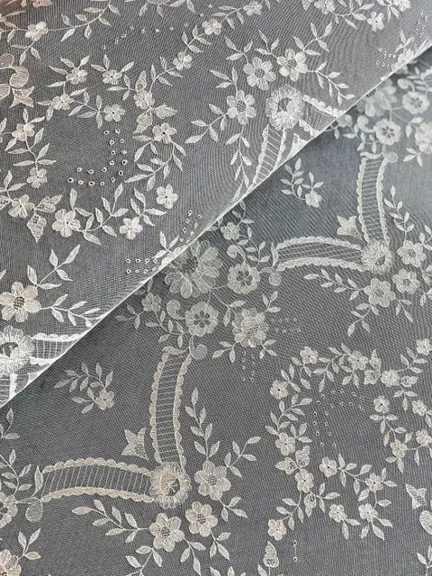 Oude kanten sprei, prachtig handborduurwerk. 255x225cm - Tule. - Eind 20e eeuw