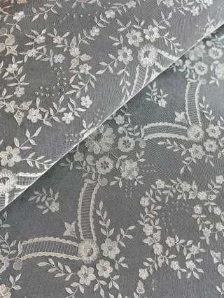 Oude kanten sprei, prachtig handborduurwerk. 255x225cm - Tule. - Eind 20e eeuw