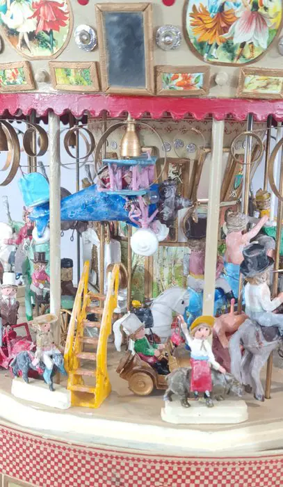 Zeer grote en unieke mechanische carrousel - Hout, metaal en diverse materialen