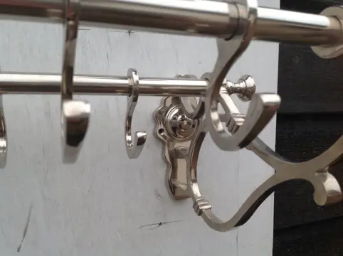 Wand-kapstok in Art-Deco stijl met 2x8 verstelbare haken (1) - Zwaar verchroomd aluminium