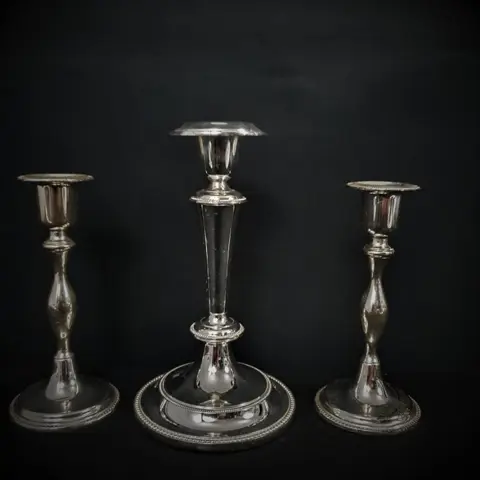 Kandelaar / kaarsendrager (7) - Legering, Verzilverd