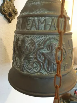 Grote antieke kloosterbel of wandbel (1) - ijzer en koperlegering