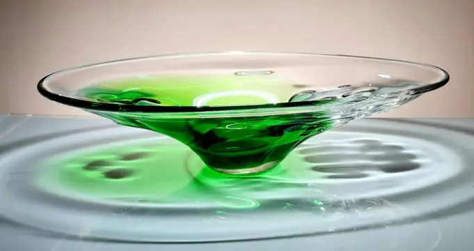 Skrdlovice glassworks - Ladislav Paleček Sommerso grote kom - Glas