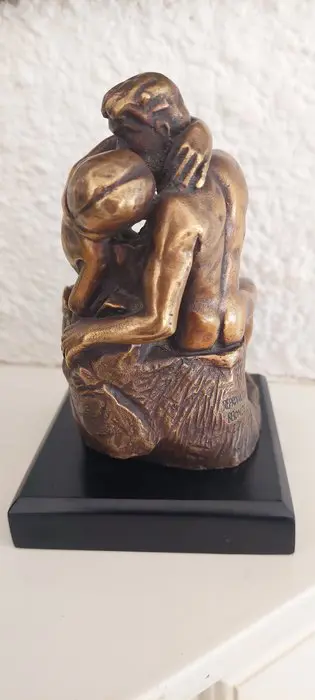 "De kus" after Auguste Rodin - Brons