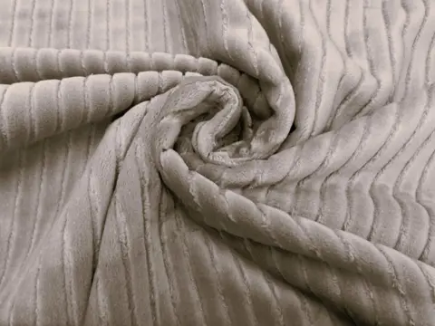 Prachtig breed geribbeld iriserend zijdefluweel - 400 x 140 cm - Fluweel, Zijde - 21e eeuw