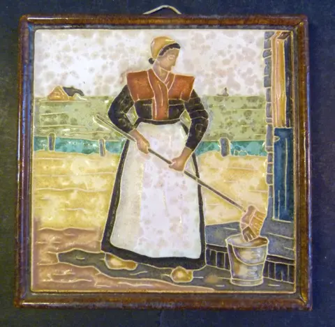 De Porceleyne Fles, Delft - Lot van vier cloisonné wandtegels - Aardewerk