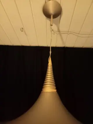 Heksenhoed hanglamp (1) - Modern - Metaal, gespoten met messing en kunststof elementen