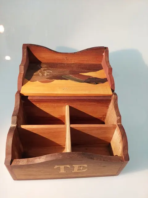 Bijzondere thee doos - Messing, diverse houtsoorten (en been?)