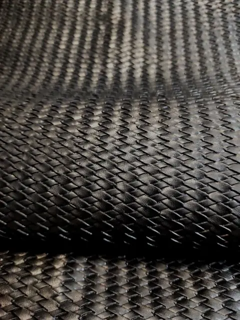 Groot stuk synthetisch leer, 1000 x 140 cm - Hars/polyester - 21e eeuw