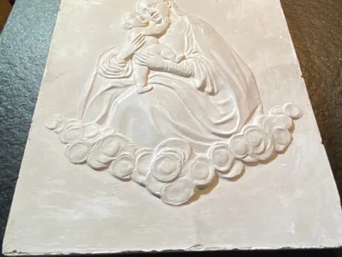 Hans Retzbach - Gipsmodel van een belornament - Maria met Jezuskind (1) - Gips