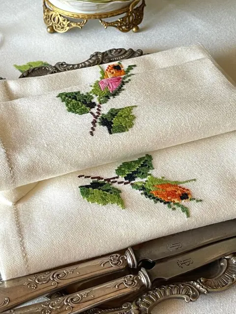 Super bediening aan tafel. Tafelkleed 240 x 160 cm en zijn 7 servetten - Viscose - Eind 20e eeuw