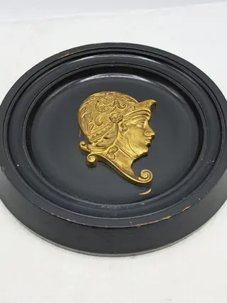 Wandbord Romeins. - Hout, Messing