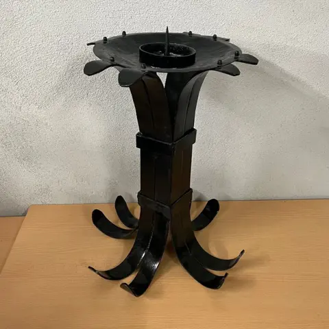 Kandelaar, Kandelaar, Standaard, Gesmede kandelaar, smeedijzer, met de hand gesmeed, stalen houder, zwart (1) - Art Nouveau - IJzer (gegoten/gesmeed)