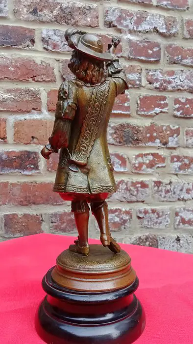 Beeld (2) - Art Nouveau - Zinklegering