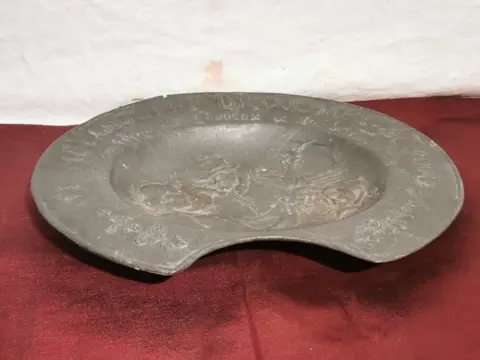 Oude kapper keelplaat - Tin