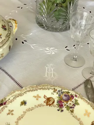 Oude mooie servies. Schitterend tafelkleed en 6 servetten. 170 x 170cm - Katoen - Eerste helft 20e eeuw