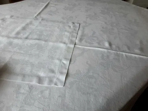 Art Nouveau tafelkleed met 12 servetten - 170 x 170 cm (13) - Linnen - Eerste helft 20e eeuw