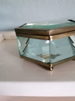 Display case - Polished